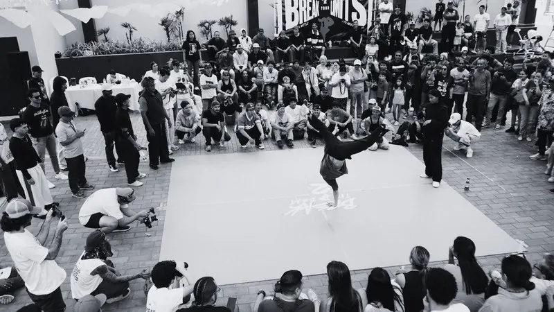 Competencia de la segunda edición de Break The Beat rodeada de público